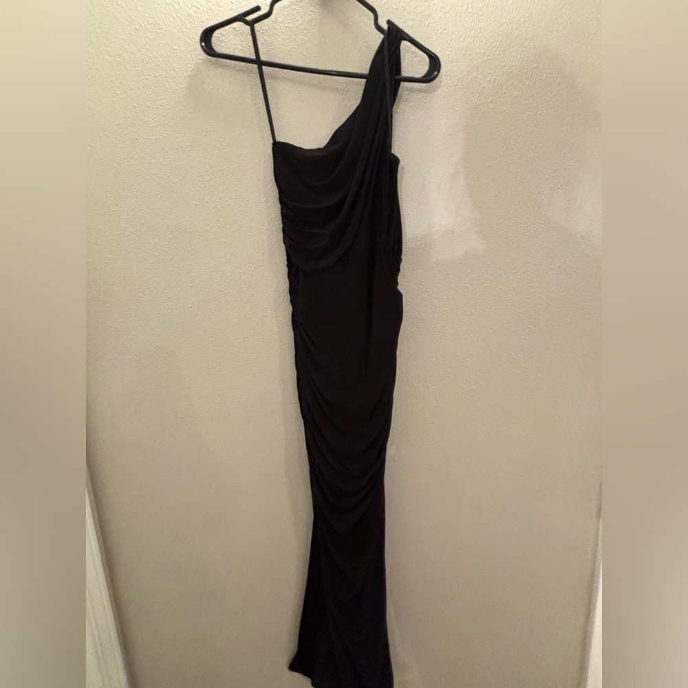Black Windsor One-Shoulder Maxi Dress size Small